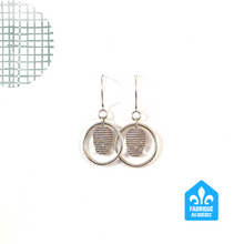 Load image into Gallery viewer, Silver skull pending earrings