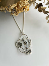 Charger l'image dans la galerie, Sous le souffle des courbes