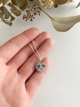 Charger l'image dans la galerie, PRÉ-COMMANDE • Pendentif paresseux