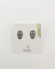 Load image into Gallery viewer, Skull earrings with pearls