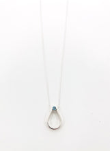 Charger l'image dans la galerie, Pendentif goutte avec topaze bleue