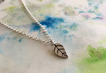 Charger l'image dans la galerie, Pendentif feuille en argent