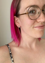 Load image into Gallery viewer, Round earrings with small silver ball