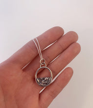 Charger l'image dans la galerie, Pendentif minimaliste en argent