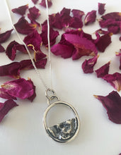 Charger l'image dans la galerie, Pendentif texturé en argent