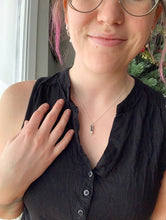 Charger l'image dans la galerie, Pendentif rectangle texturé en argent