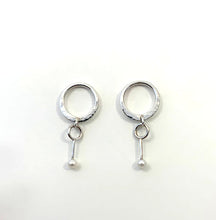 Load image into Gallery viewer, Boucles d'oreilles rondes forgées avec perles