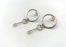 Load image into Gallery viewer, Boucles d'oreilles rondes forgées avec perles
