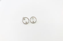 Load image into Gallery viewer, Round earrings with small silver ball