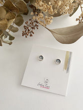 Load image into Gallery viewer, Delicate round earrings in silver