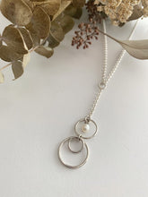 Load image into Gallery viewer, Rings necklace with silver pearl