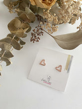 Charger l'image dans la galerie, Boucles d'oreilles coeurs ajourés en argent