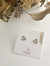 Charger l'image dans la galerie, Boucles d'oreilles coeurs ajourés en argent