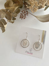 Load image into Gallery viewer, Silver skull pending earrings