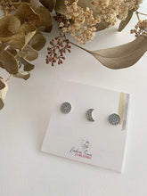 Charger l'image dans la galerie, Trio de boucles d'oreilles minimalistes | Lune, beigne, rond