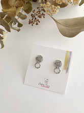 Load image into Gallery viewer, Boucles d'oreilles rondes et torsades en argent