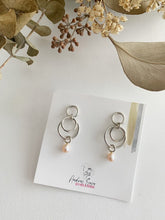 Load image into Gallery viewer, Boucles d'oreilles anneaux ronds en argent