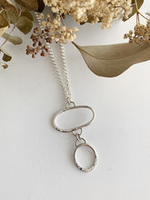 Load image into Gallery viewer, Pendentif ovale en argent