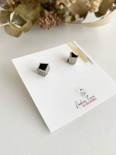 Load image into Gallery viewer, Boucles d'oreilles cubes en argent