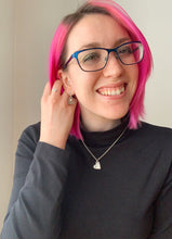 Charger l'image dans la galerie, Pendentif coeur texturé en argent avec perle rose