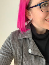 Charger l'image dans la galerie, Boucles d'oreilles pendantes de coeurs ajourés