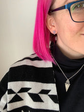 Charger l'image dans la galerie, Pendentif triangle en argent