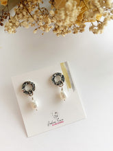 Load image into Gallery viewer, Extracts and baroque pearls earrings