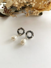 Load image into Gallery viewer, Extracts and baroque pearls earrings