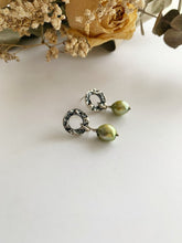 Load image into Gallery viewer, Extracts and baroque pearls earrings