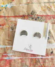 Load image into Gallery viewer, Boucles d'oreilles texturées