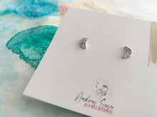 Load image into Gallery viewer, Boucles d'oreilles lunes minimalistes en argent