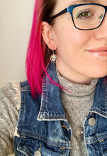 Load image into Gallery viewer, Silver skull pending earrings