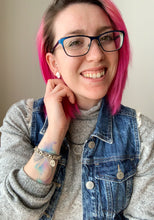 Load image into Gallery viewer, Minimalist earrings silver skulls