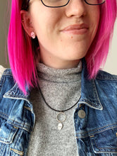 Charger l'image dans la galerie, Pendentif tête de mort en argent