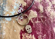 Charger l'image dans la galerie, Pendentif tête de mort en argent