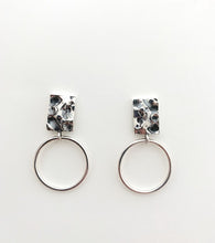 Load image into Gallery viewer, Boucles d'oreilles texturées en argent