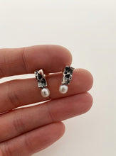 Load image into Gallery viewer, Boucles d'oreilles avec perles en argent
