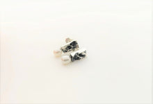 Load image into Gallery viewer, Boucles d'oreilles texturées en argent