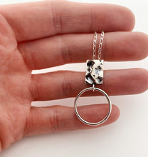 Charger l'image dans la galerie, Pendentif texturé en argent