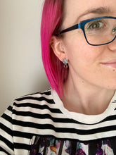 Load image into Gallery viewer, Boucles d'oreilles rondes et torsades en argent