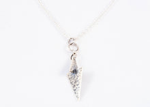 Load image into Gallery viewer, Pendentif triangle en argent