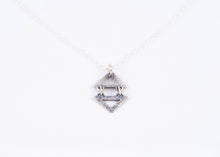 Charger l'image dans la galerie, Pendentif triangle en argent