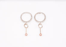 Load image into Gallery viewer, Boucles d'oreilles rondes forgées avec perles
