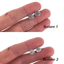 Load image into Gallery viewer, Boucles d'oreilles rondes minimalistes en argent