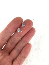 Load image into Gallery viewer, Boucles d'oreilles croissants de lune en argent
