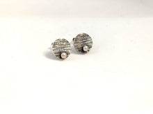 Charger l'image dans la galerie, Boucles d'oreilles rondes minimalistes avec perles