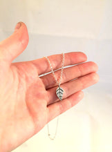 Charger l'image dans la galerie, Pendentif feuille en argent