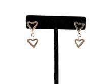 Charger l'image dans la galerie, Boucles d'oreilles pendantes de coeurs ajourés