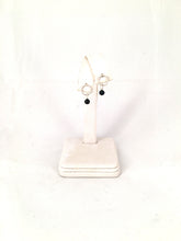Load image into Gallery viewer, Boucles d'oreilles minimalistes en argent
