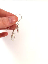 Load image into Gallery viewer, Silver skull pending earrings